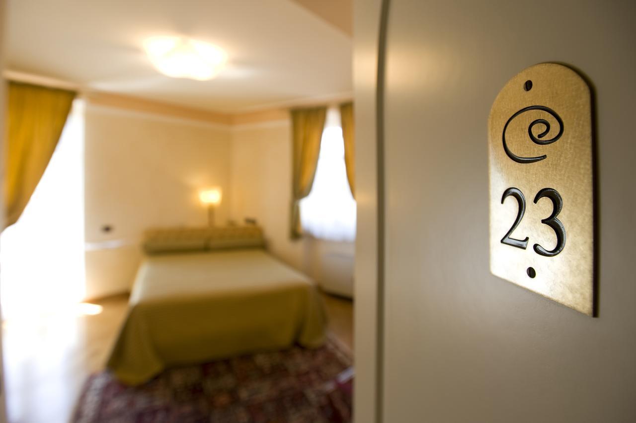 Albergo Castiglione Langhe Castiglione Tinella Exterior photo