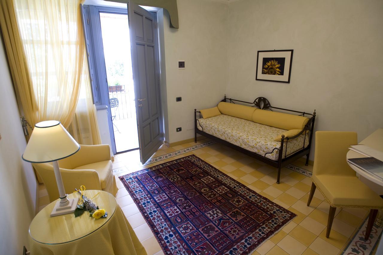 Albergo Castiglione Langhe Castiglione Tinella Exterior photo